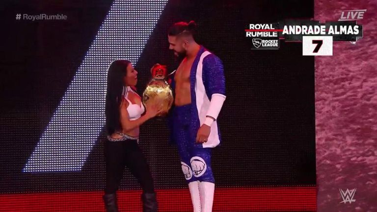 Andrade 'Cien' Almas entra al ring de Royal Rumble