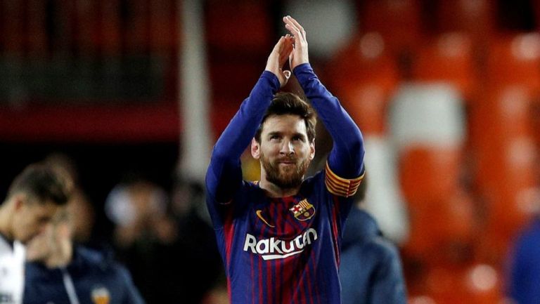 Messi aplaude tras un juego del Barcelona 