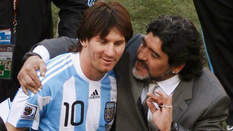 Maradona le da instrucciones a Messi en su paso cono DT de Argentina