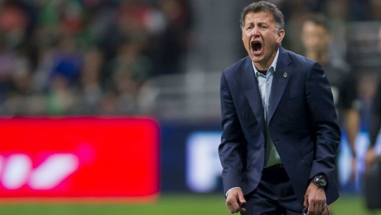 Juan Carlos Osorio da indicaciones a la Selección