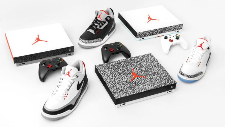 Las consolas Xbox One X con la imagen de Michael Jordan