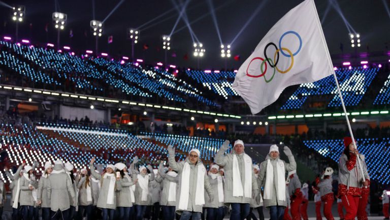 Deportistas rusos tuvieron que desfilar bajo la bandera del COI  