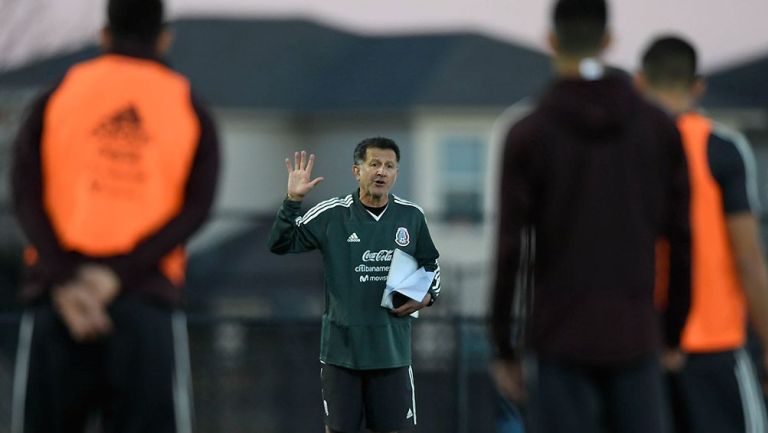 Juan Carlos Osorio en un entrenamiento del Tri