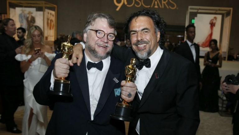 Guillermo del Toro e Iñárritu, en la Governors Ball tras la ceremonia del Oscar 