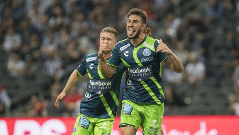 Lucas Cavallini celebra gol contra Rayados