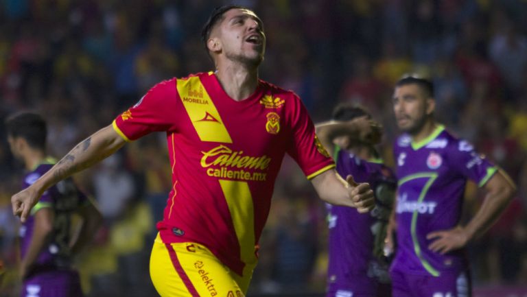 Diego Valdés celebra gol contra Veracruz