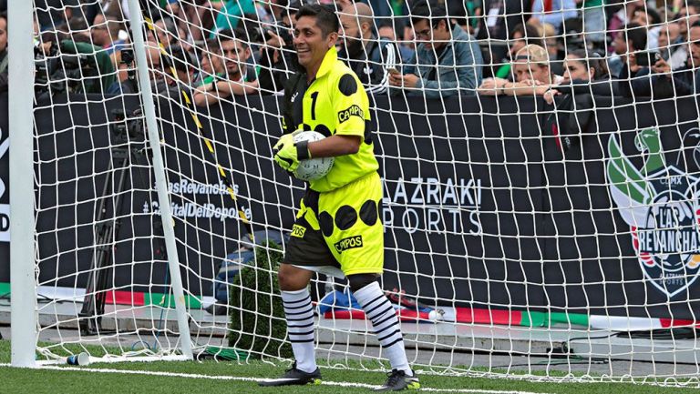 Jorge Campos durante un partido amistoso
