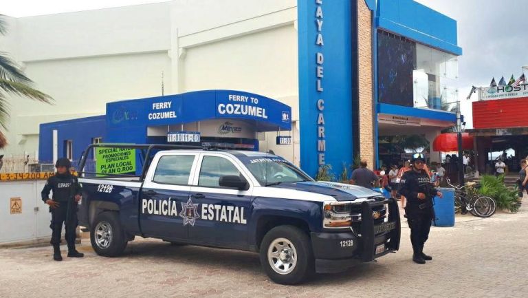 Elementos de seguridad en una zona de Cancún