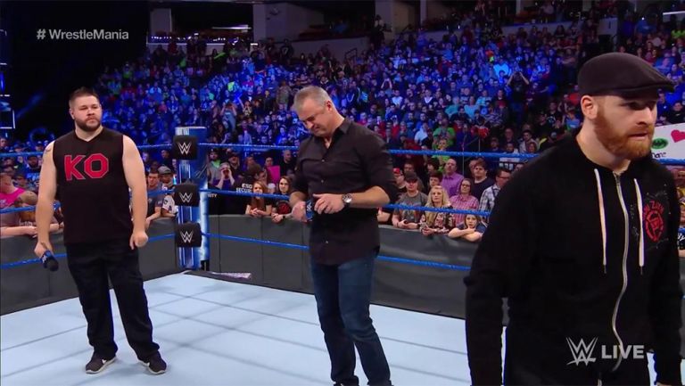 Kevin Owens y Sami Zayn en el ring con Shane McMahon
