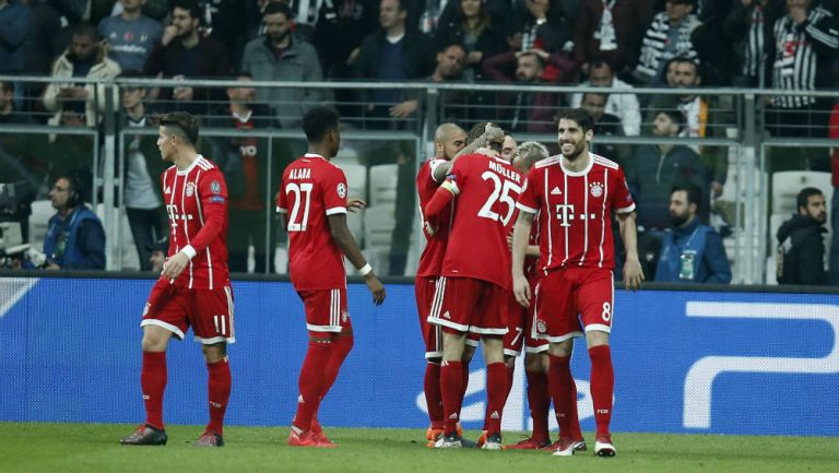 Bayern Munich celebra el gol el primer gol del encuentro 