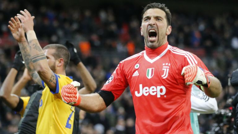 Buffon celebra el triunfo de Juventus en Champions 