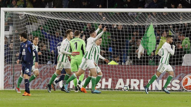 Real Betis en festejo al anotar el tercero frente al Espanyol
