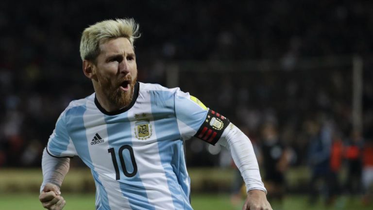 Messi festeja gol con la camiseta de Argentina