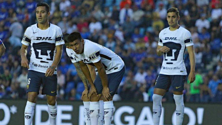 Pumas durante un partido frente a Cruz Azul