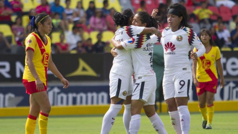 Festejo de uno de los goles del América Femenil vs Morelia