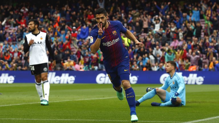 Luis Suárez festeja gol frente al Valencia