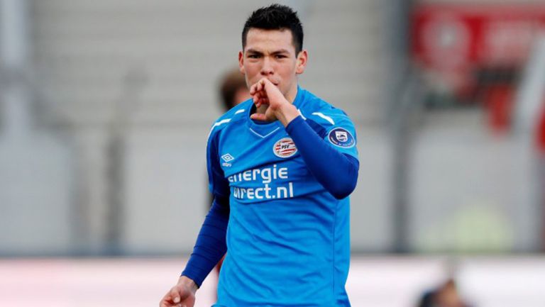 Lozano celebra gol con el PSV