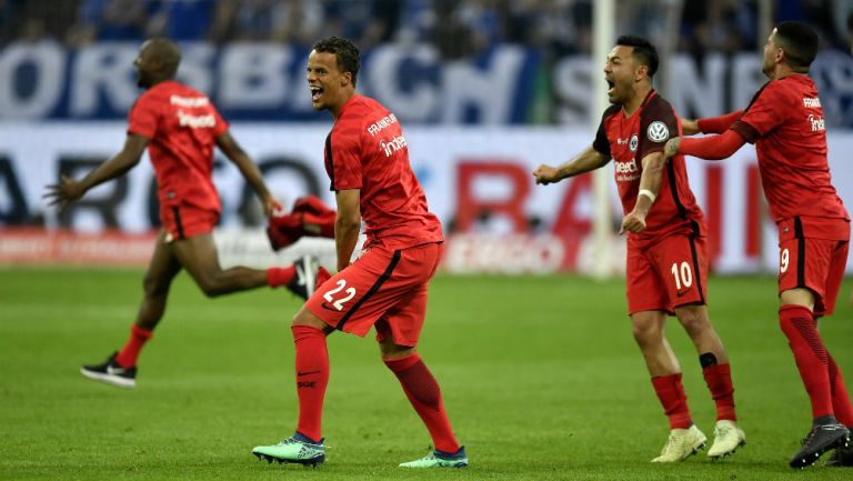 Eintracht Frankfurt festeja pase a la Final de la Copa de Alemania
