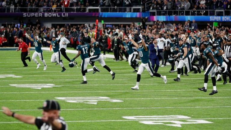 Eagles festeja tras ganar el Super Bowl