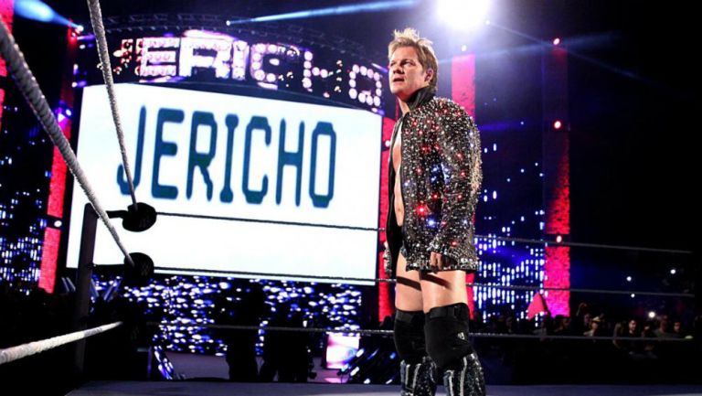Chris Jericho escucha gritos de apoyo del universo de WWE