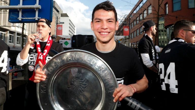 Chucky Lozano presume título del PSV en la Eredivisie