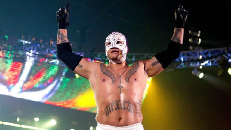 Rey Mysterio durante un show de la WWE