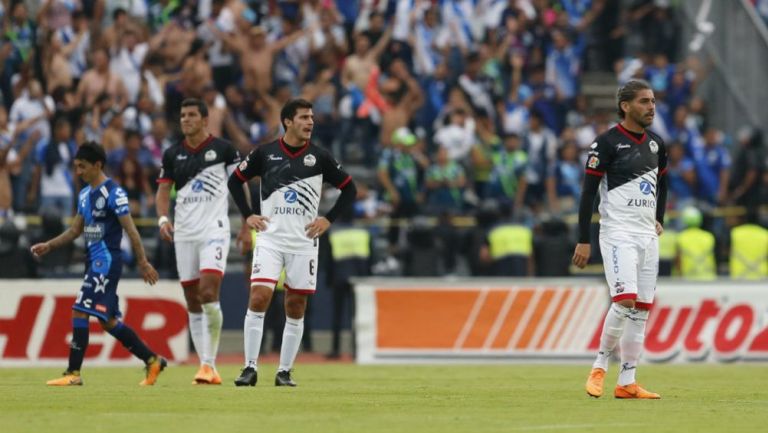 Jugadores de Lobos en el duelo contra Puebla del C2018