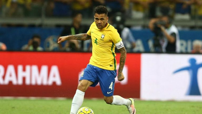Dani Alves, en un juego con la selección de Brasil