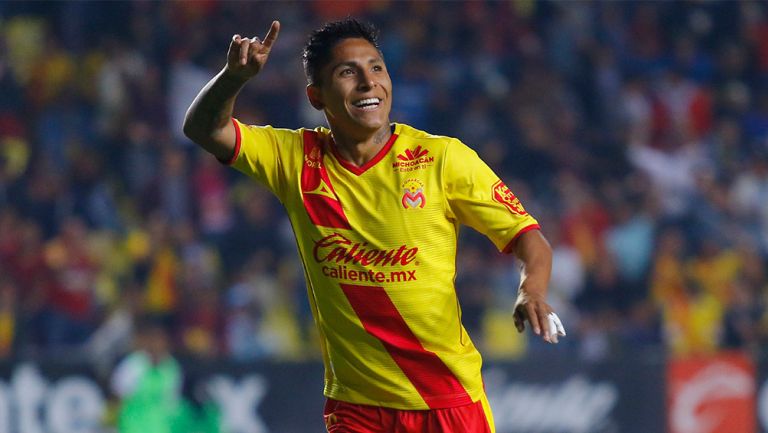 Raúl Ruidpiaz celebra un gol de Monarcas en el C2018