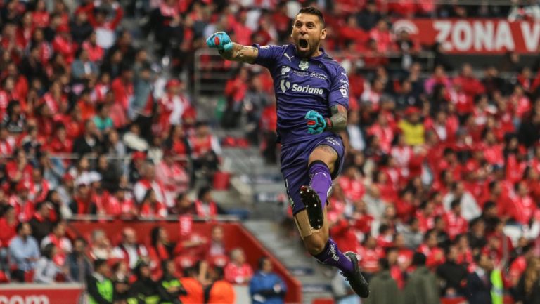Orozco celebra un gol de Santos en la Final contra Toluca