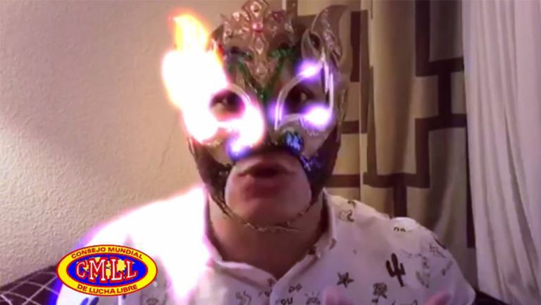 Rey Fénix en el video que presentó el CMLL