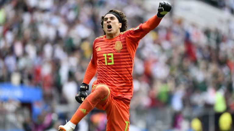 Guillermo Ochoa en festejo durante el partido contra Alemania