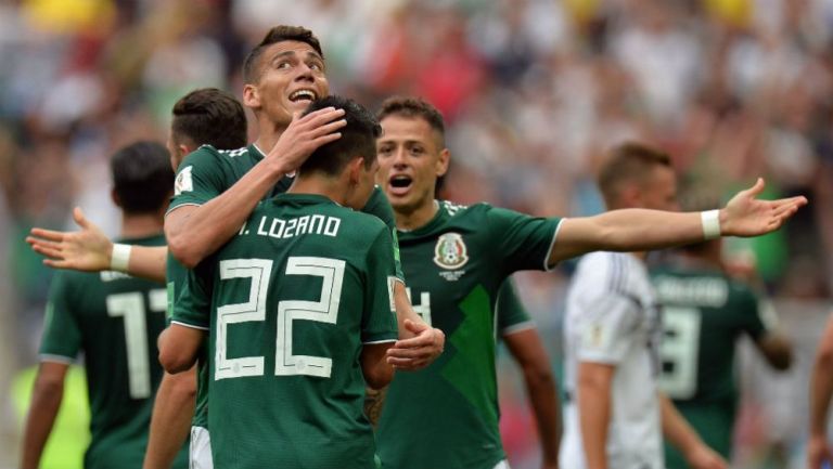 Moreno abraza a Lozano tras marcarle a Alemania