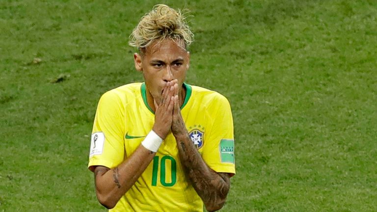 Neymar se lamenta tras una jugada de Brasil frente a Suiza
