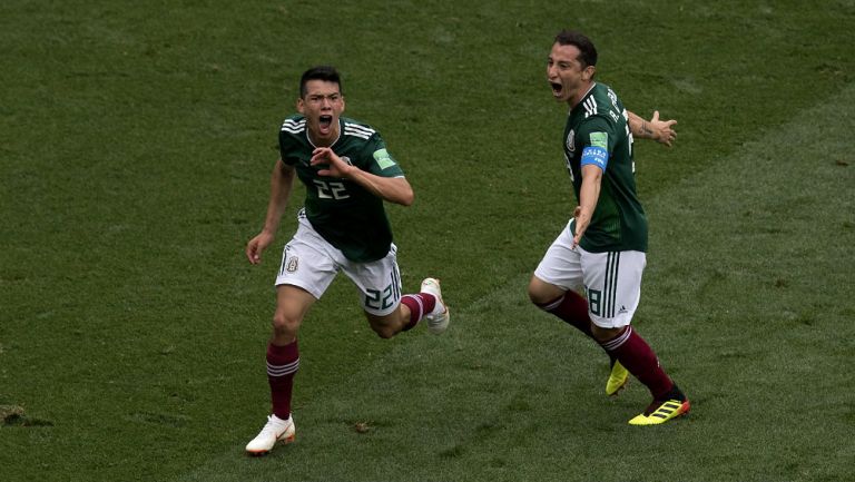 Lozano y Guardado celebran el gol de México frente a Alemania