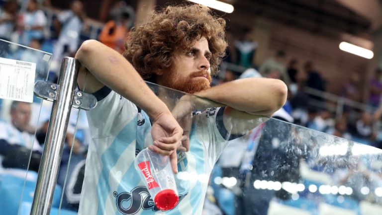 Un seguidor de Argentina se muestra triste tras el duelo contra Croacia