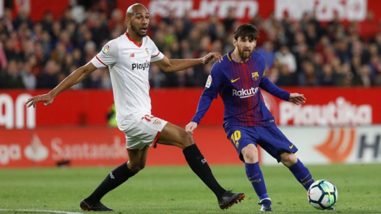 Messi y N'zonzi pelean el esférico en España