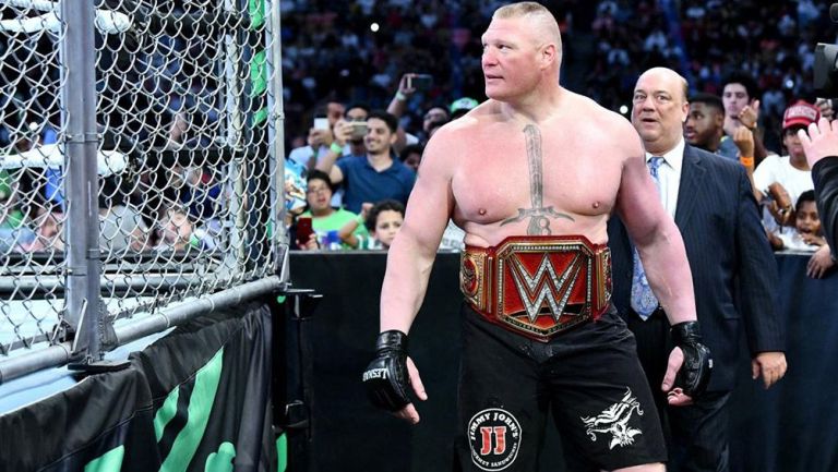 Brock Lesnar antes de una lucha en jaula contra Roman Reigns