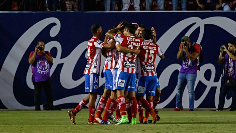Atletico de San Luis festeja el gol del triunfo