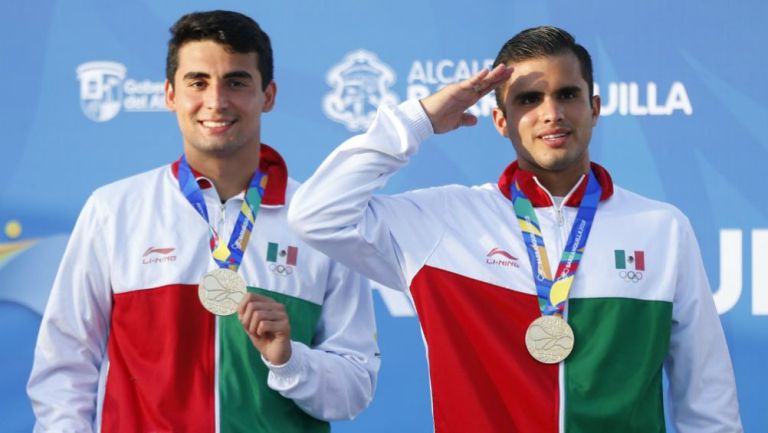 Andrés Villarreal e Iván García durante premiación