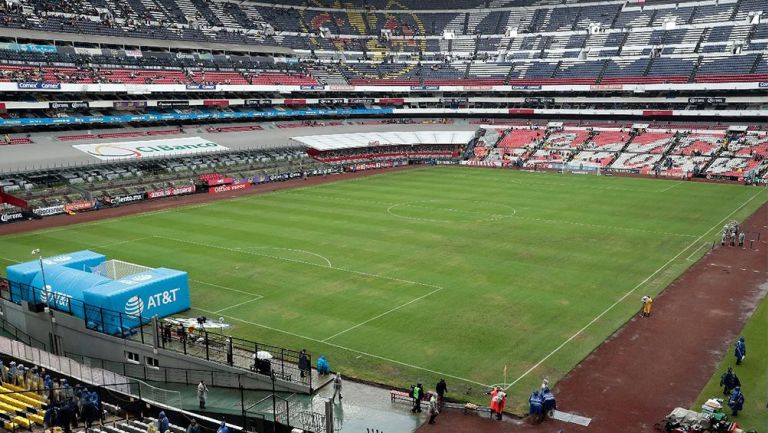La cancha del Estadio Azteca sigue en malas condiciones