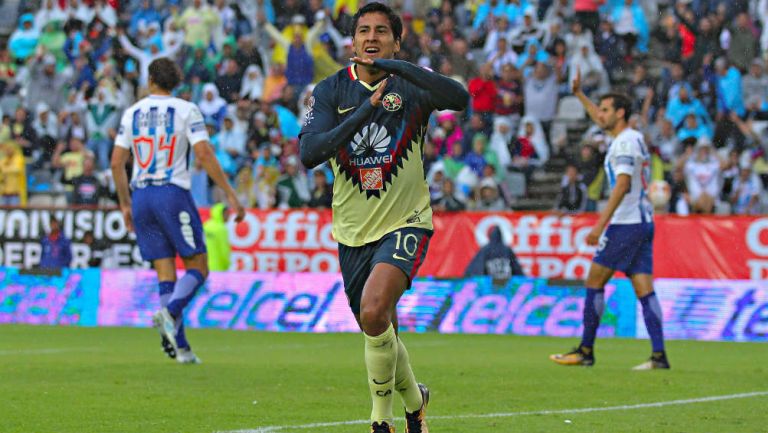 Cecilio Domínguez festeja anotación contra Pachuca en el Estadio Hidalgo 