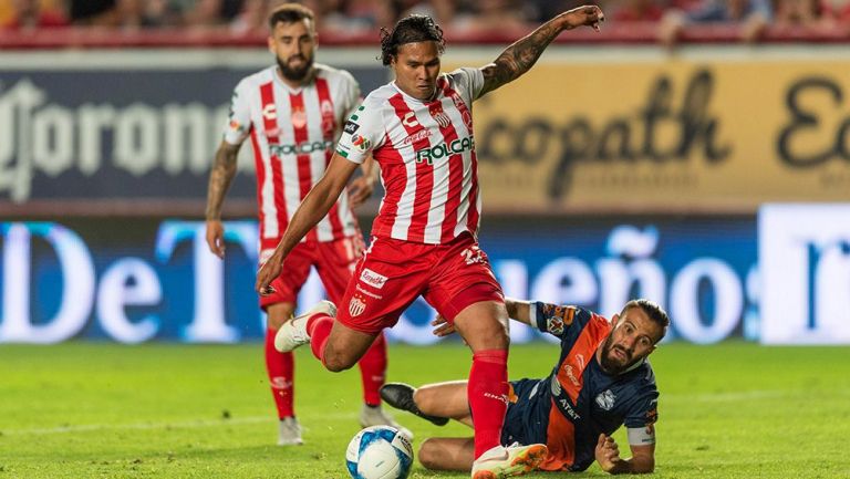 Gullit Peña en el partido contra Puebla