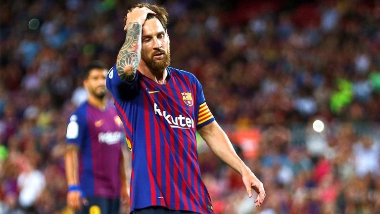Lionel Messi lamenta una acción con el Barcelona