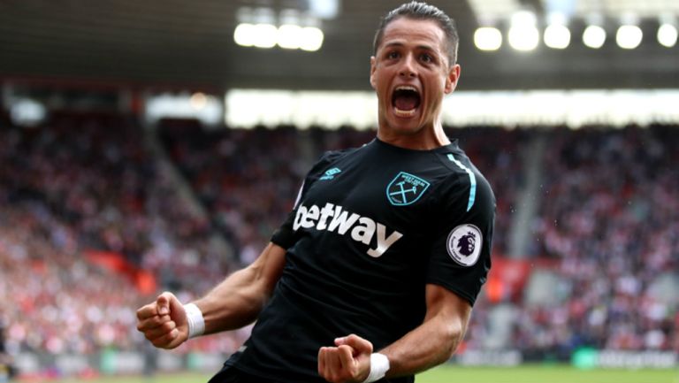Javier Hernández festeja gol con el West Ham