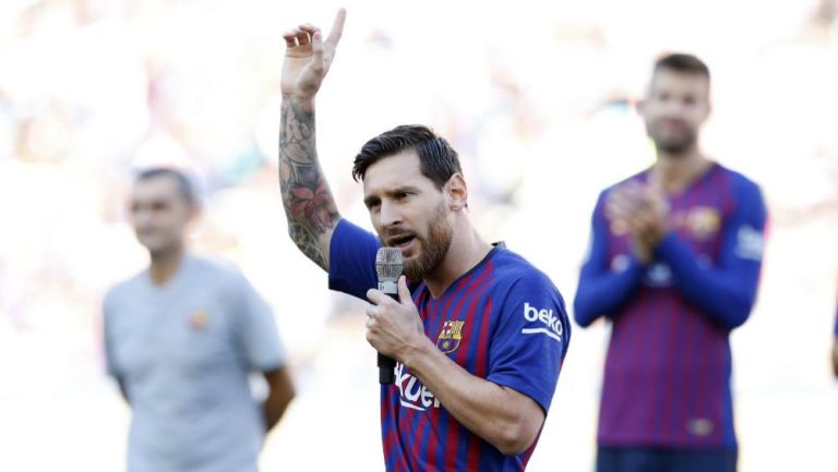 Messi habla para los fans blaugranas en el Camp Nou