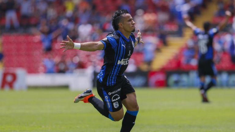 Sanvezzo festeja gol en el Corregidora