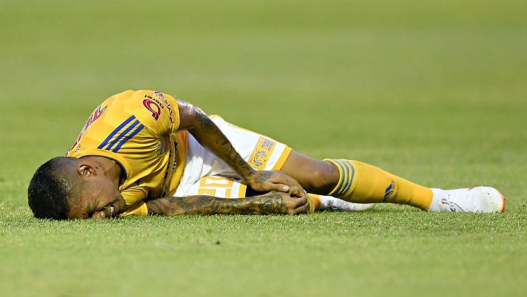Javier Aquino resulta lesionado en partido de Copa MX