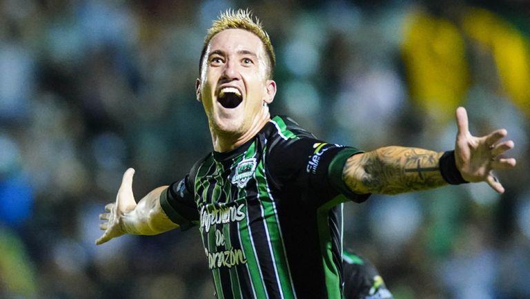 Leonardo Ramos celebra un gol con Cafetaleros