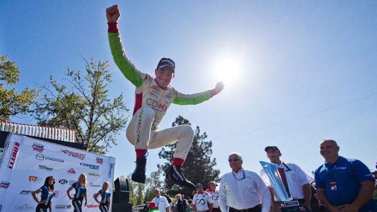 Patricio O'Ward celebra su triunfo en Indy Lights